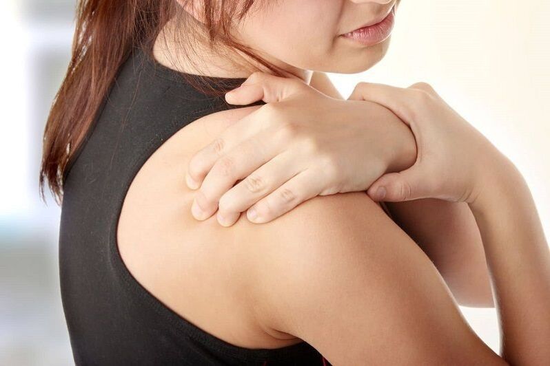 Suffering from cervical osteochondrosis, pain radiates to the shoulder
